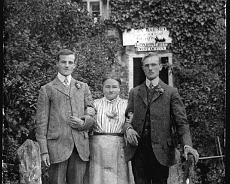1004A-1 Alfred (Bob) and Harry Barnett with their mother at Lowsonford Post Office
