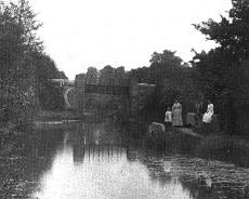 RW1040-23 Henley Branch line crossing the canal at Lowsonford. Despite a petition to the GWR in 1895 for a station in Lowsonford, one was never built.